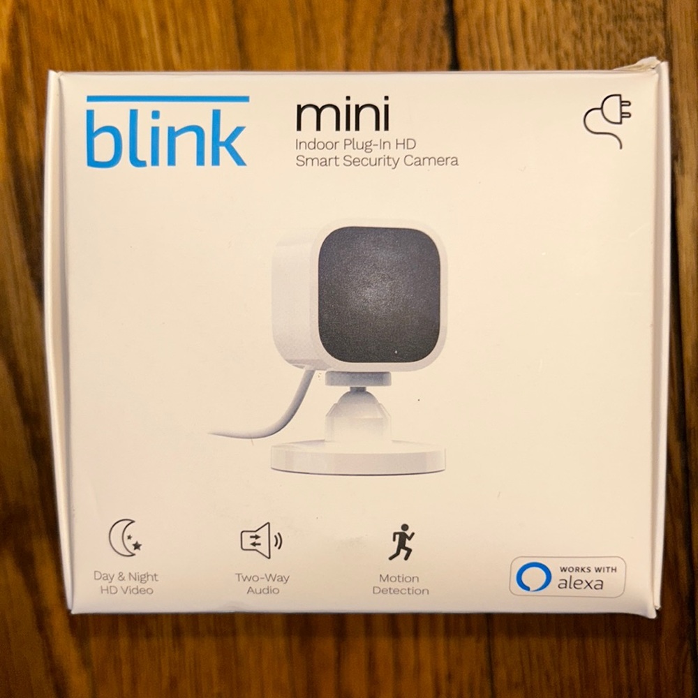 Blink mini, Indoor Plug-in HD Smart Security Camera, White